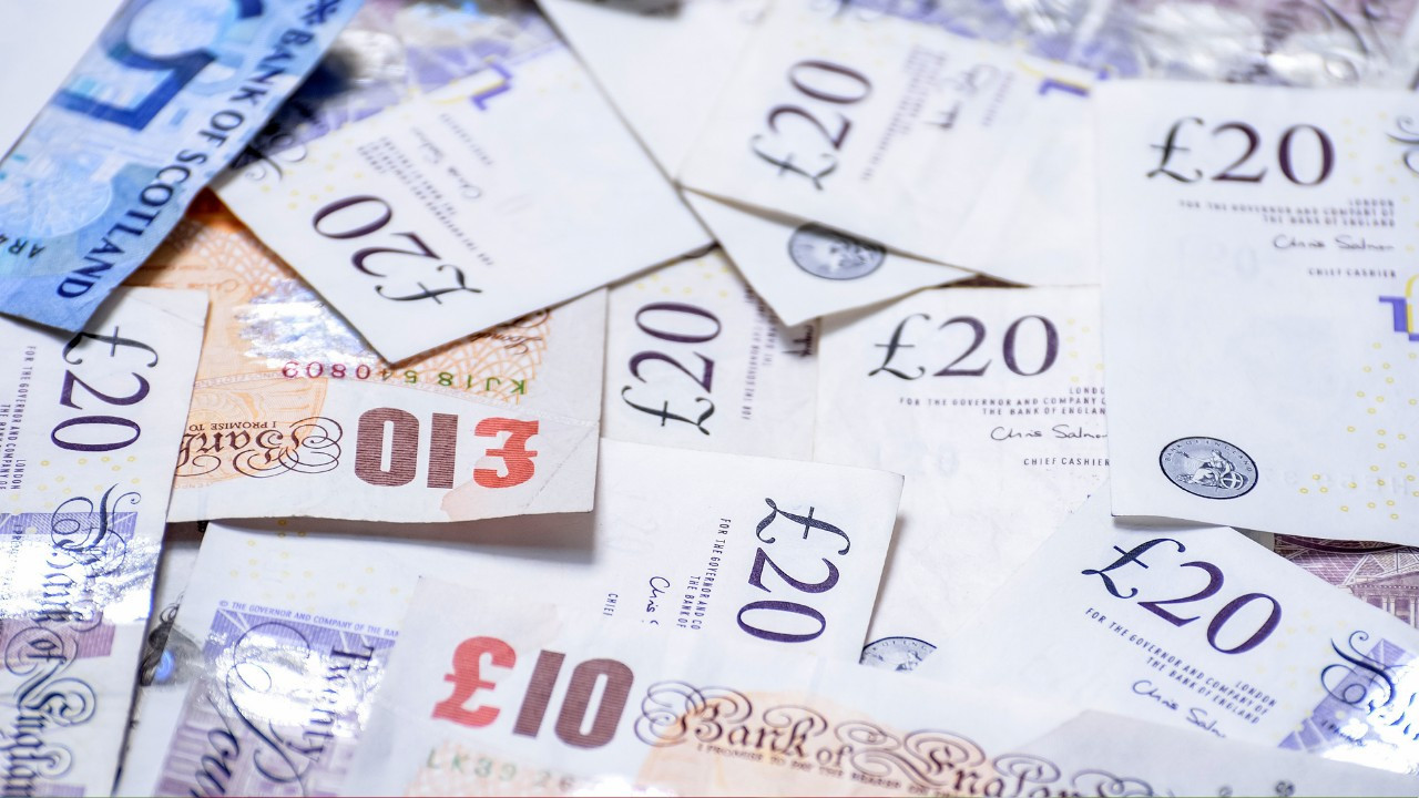 İngiltere'de kamu borcunun 50 yıl içinde üç katına çıkabileceği öngörülüyor