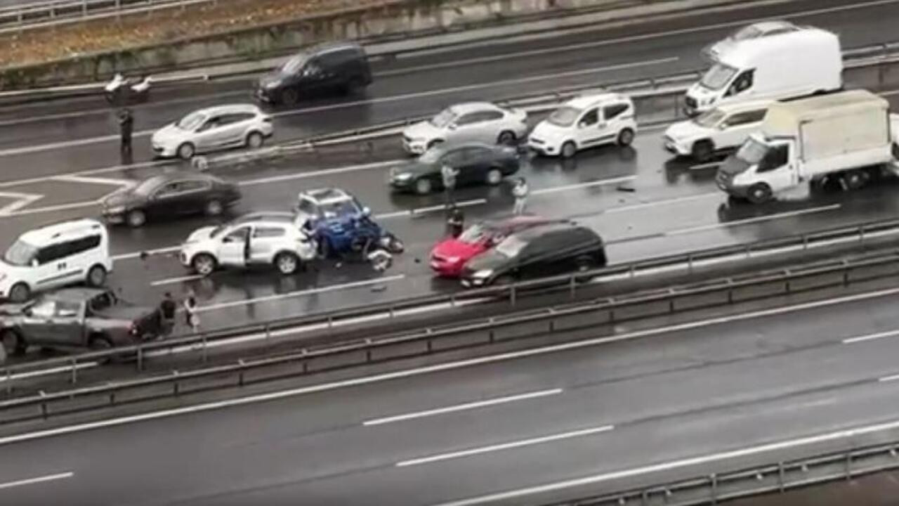 İstanbul'da zincirleme trafik kazası! Ölü ve yaralılar var