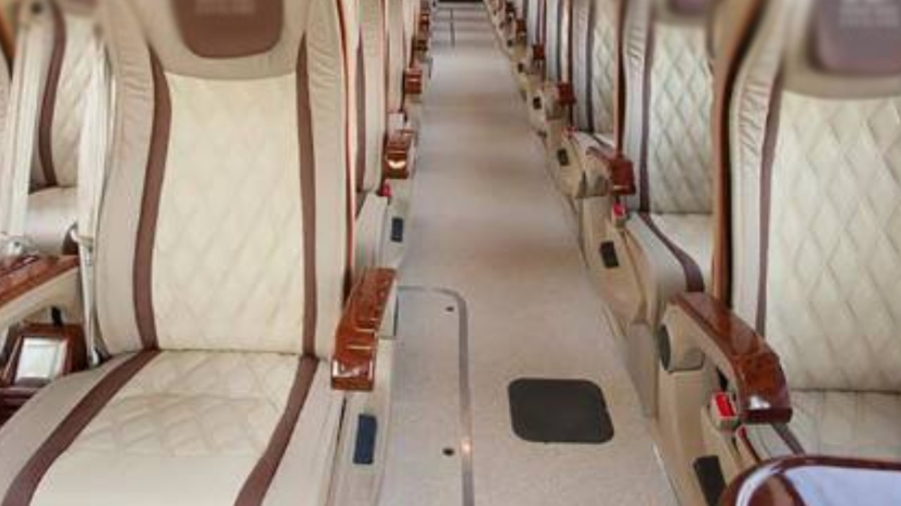 Farishtalar va jinlarning shahvoniy jangi Bir olomon semiz ayollar sikishadi