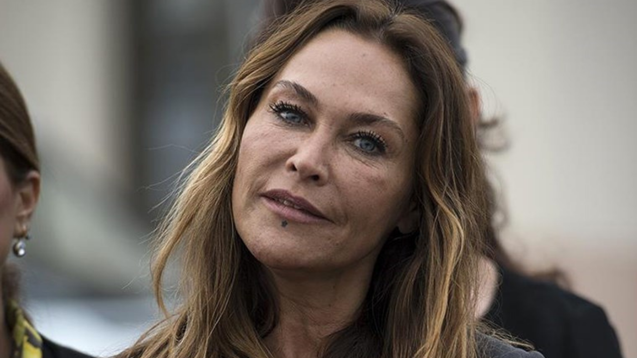 Ünlü sanatçı Hülya Avşar trafik kazası geçirdi