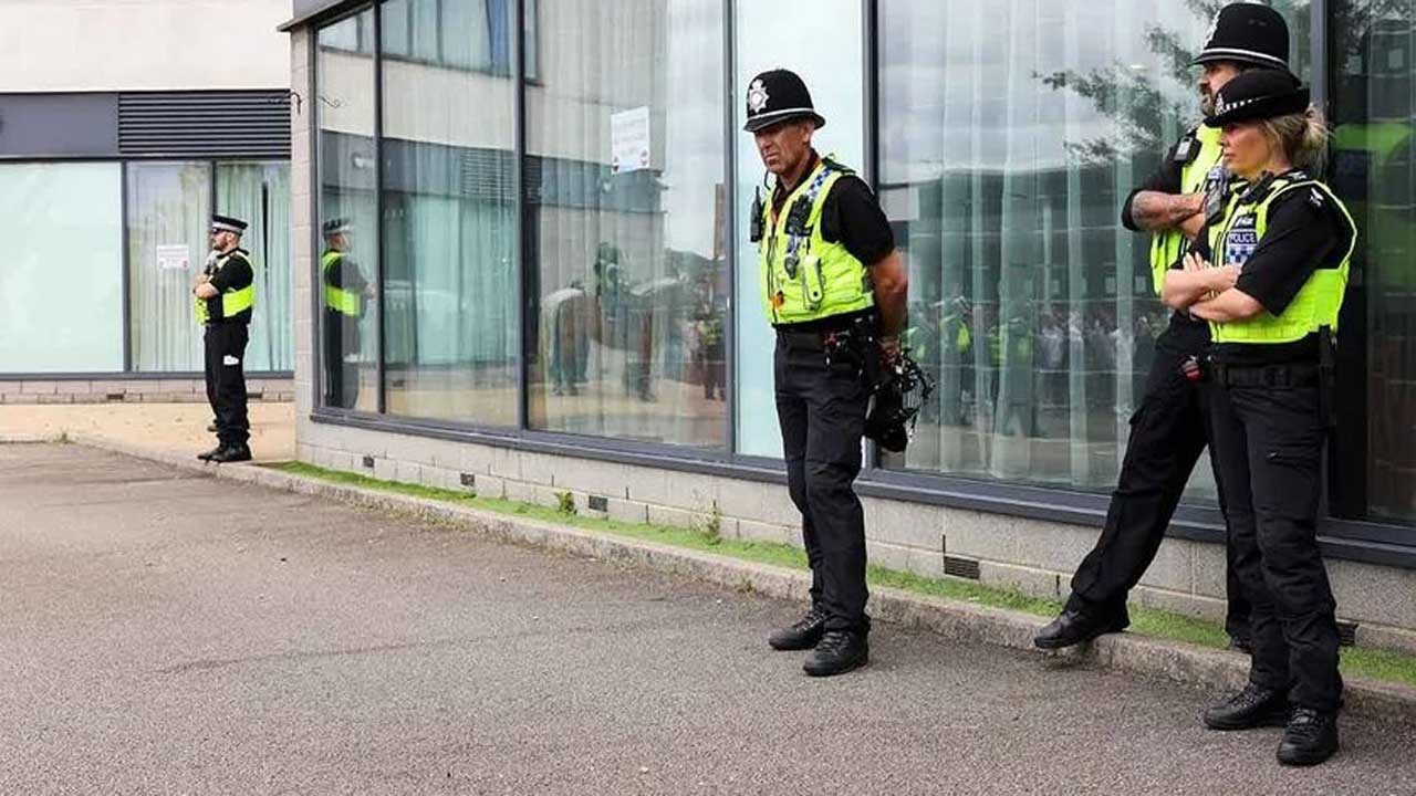 Londra'da okulda asitli saldırı! 3 kişi yaralandı