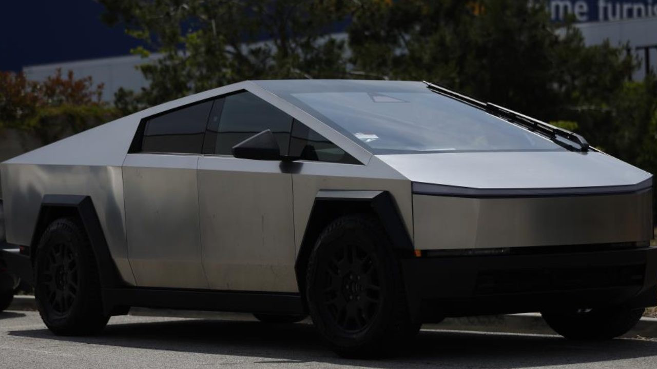 Tesla, binlerce Cybertruck aracını geri çağırıyor