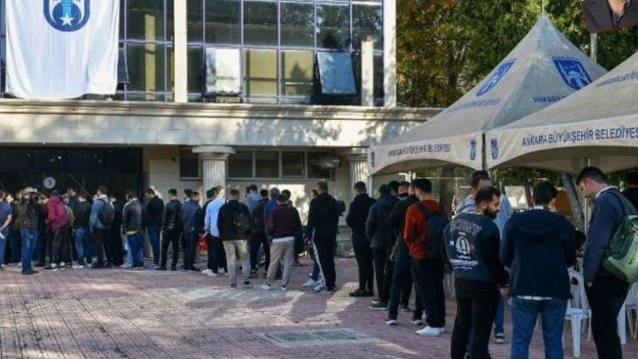 Öğretmen adayları bile iş kuyruğunda! Belediyenin 133 kişilik kadrosuna 4 bin kişi başvurdu