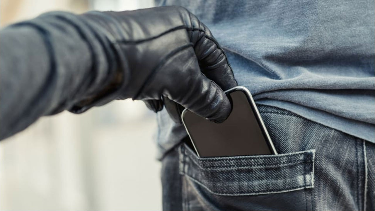 Elinizden alınsa bile kilitlenecek. Google düğmeye bastı. Hırsızlık önleme sistemi geliyor