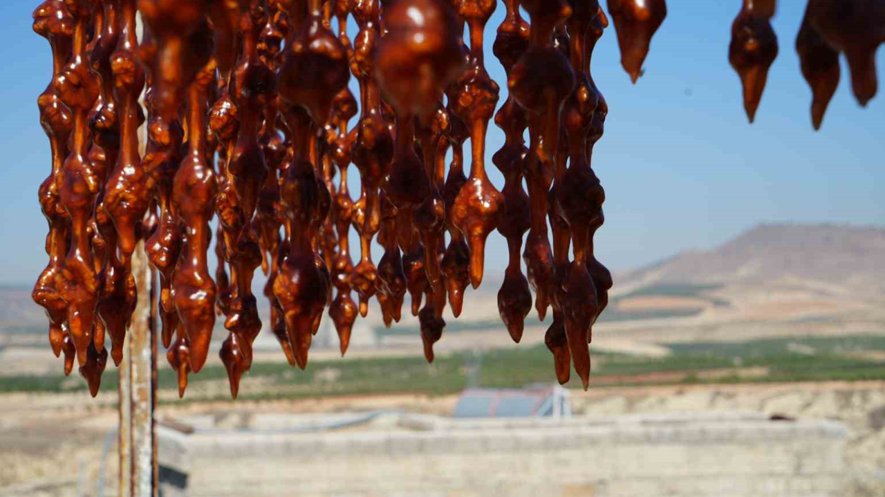 Kilis'te cevizli sucuk mesaisi başladı