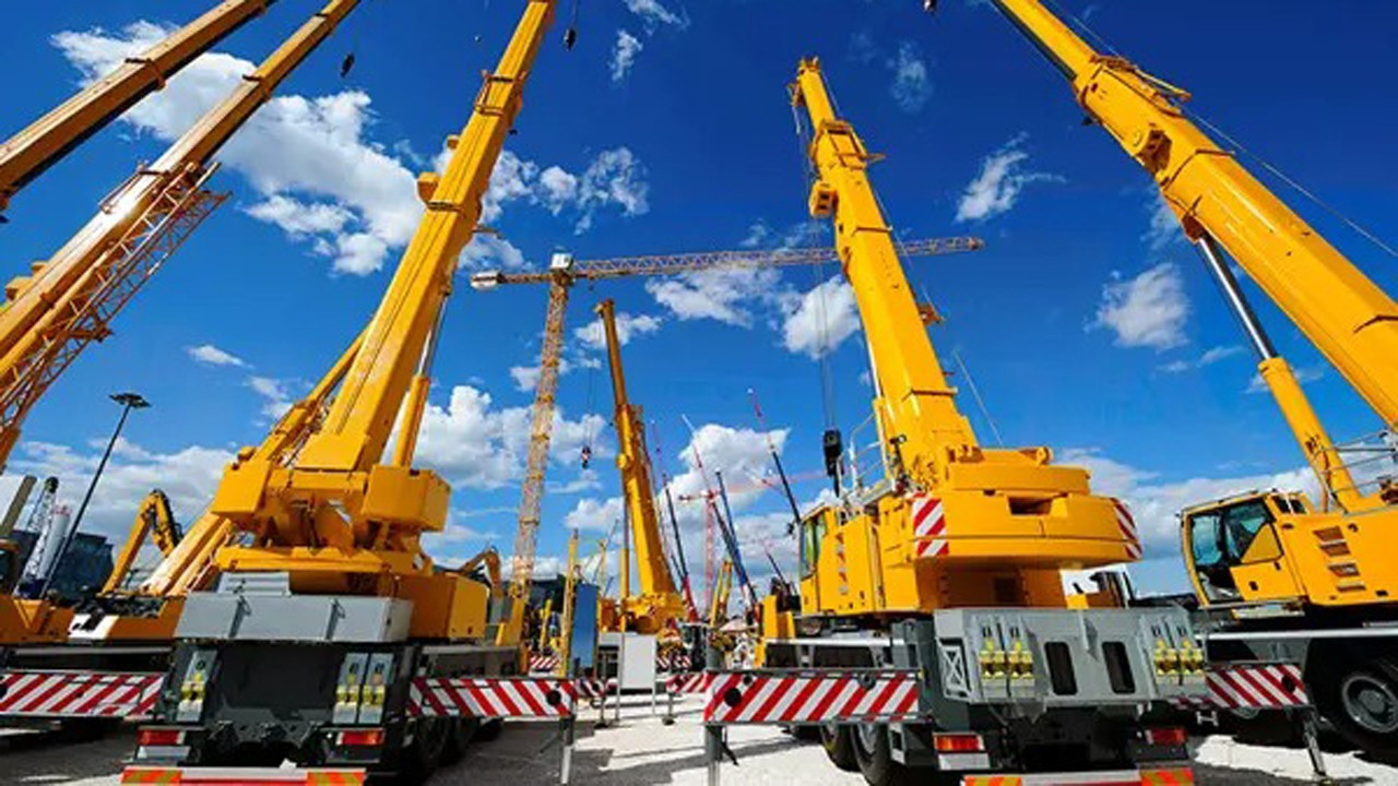 Merdiven altı üretilen vinçler, yollarda tehlike saçıyor