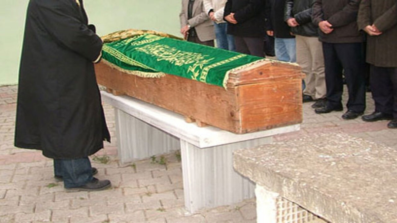 Cenaze namazında tabuttan ses geldi: Kalp masajına rağmen hastanede öldü!