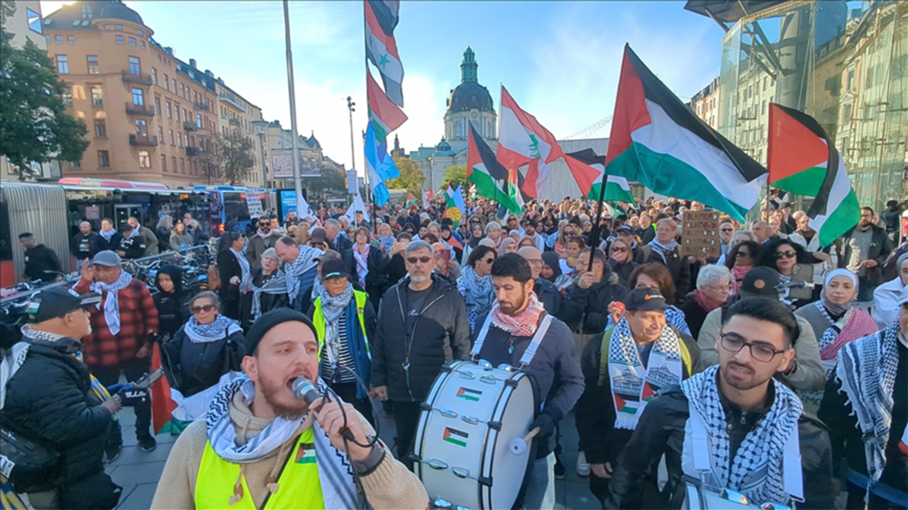 İsveç'te İsrail protestosu: Filistin ve Lübnan bayraklarıyla yürüdüler