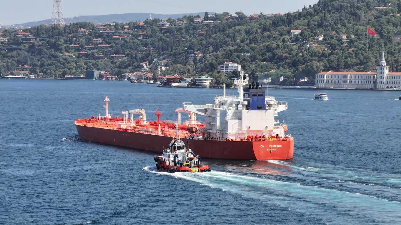 Kıyı Emniyeti ekipleri 37 bin 128 gemiye kılavuzluk hizmeti verdi