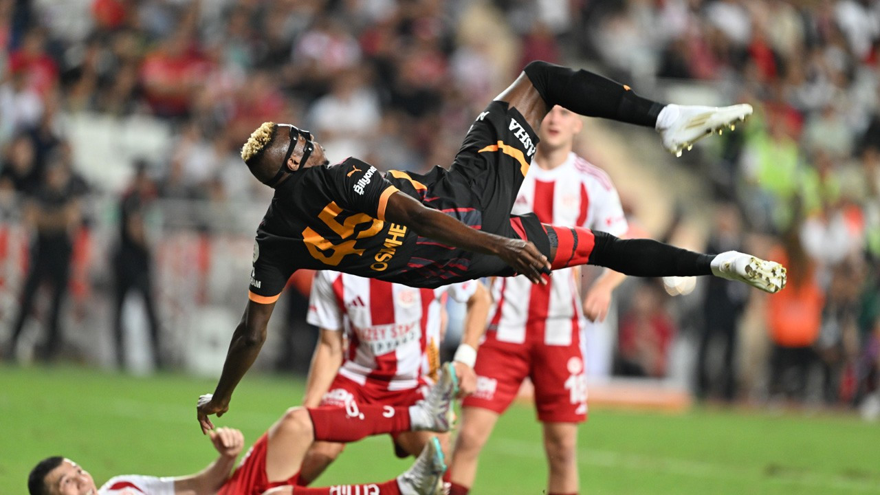Osimhen'in röveşata golü, dünya futbol tarihine geçti