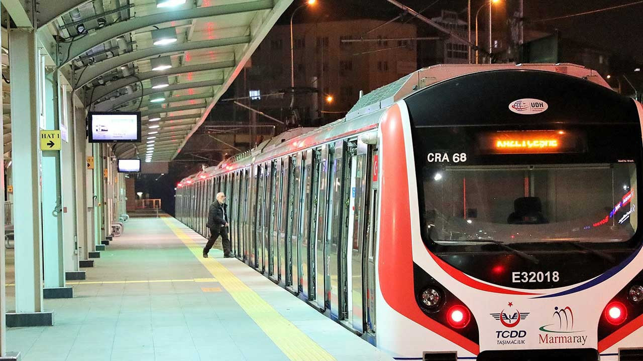 Üsküdar Marmaray istasyonunda aksama: Seferlerde gecikmeler yaşandı