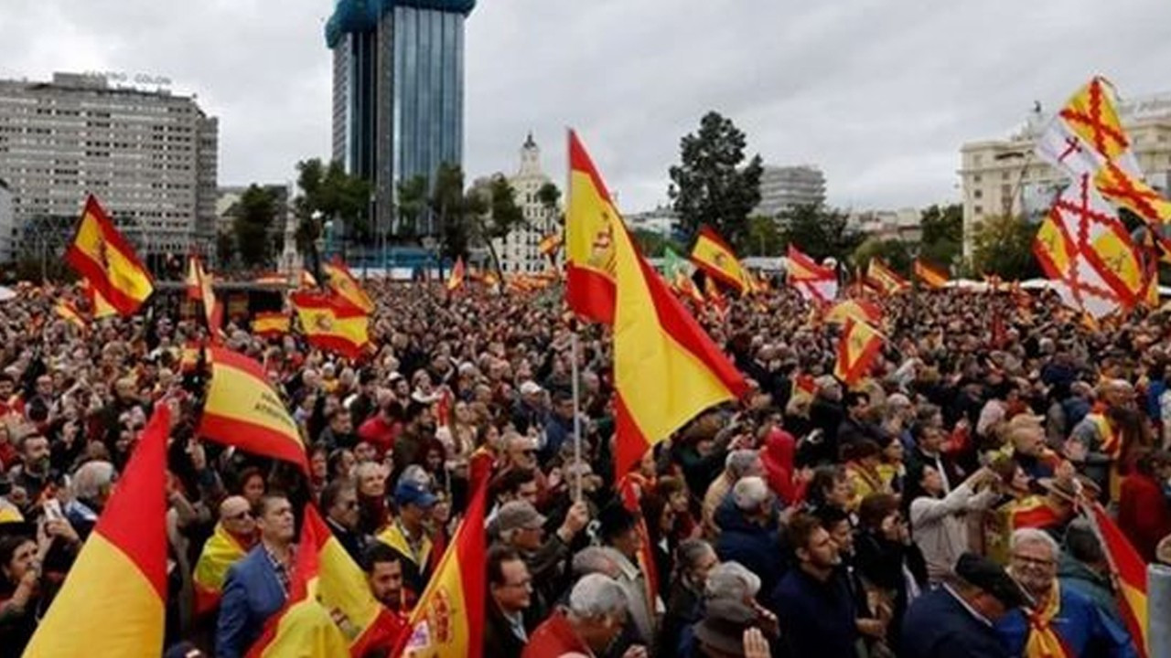 İspanya'da erken emeklilik için 80 bin şoför greve gitti