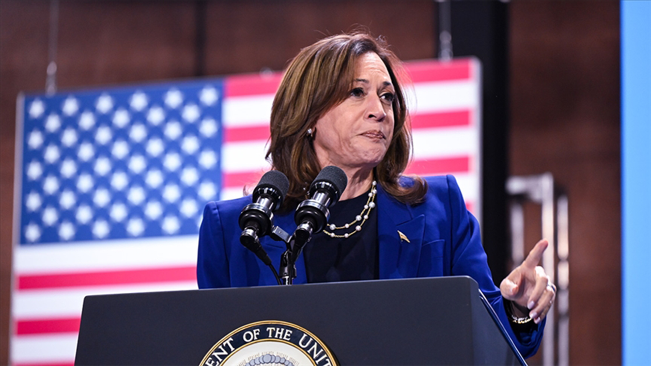 Harris, Trump'ın "Hoşlarına gitse de gitmese de kadınları koruyacağım" ifadesine tepki gösterdi