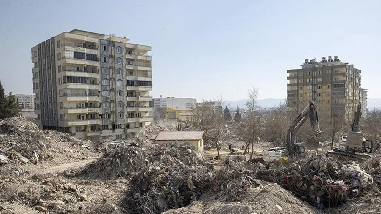 Depremde 83 kişi hayatını kaybetmişti: Ebrar Sitesi Selam Apartmanı'na ilişkin davaya devam edildi