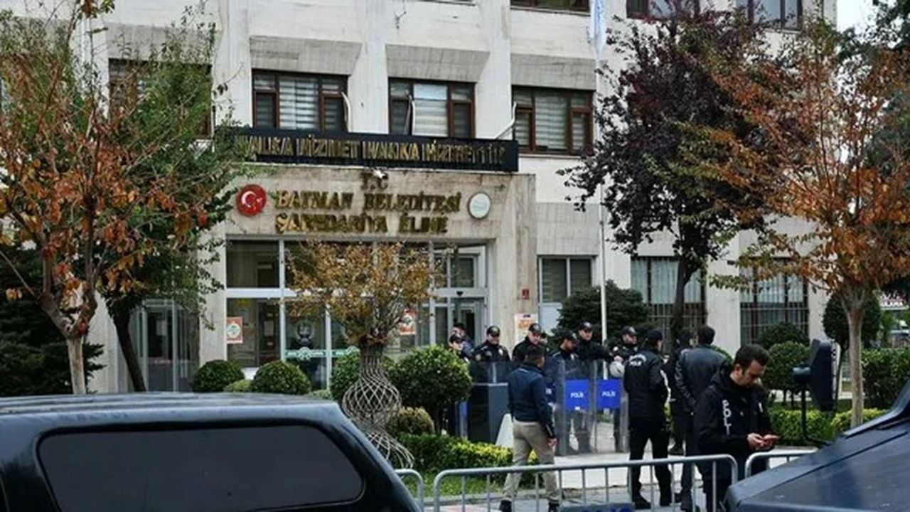 DEM Partili Oduncu: Kayyumun ilk icraatı belediyenin sitesinden Kürtçeyi kaldırmak oldu