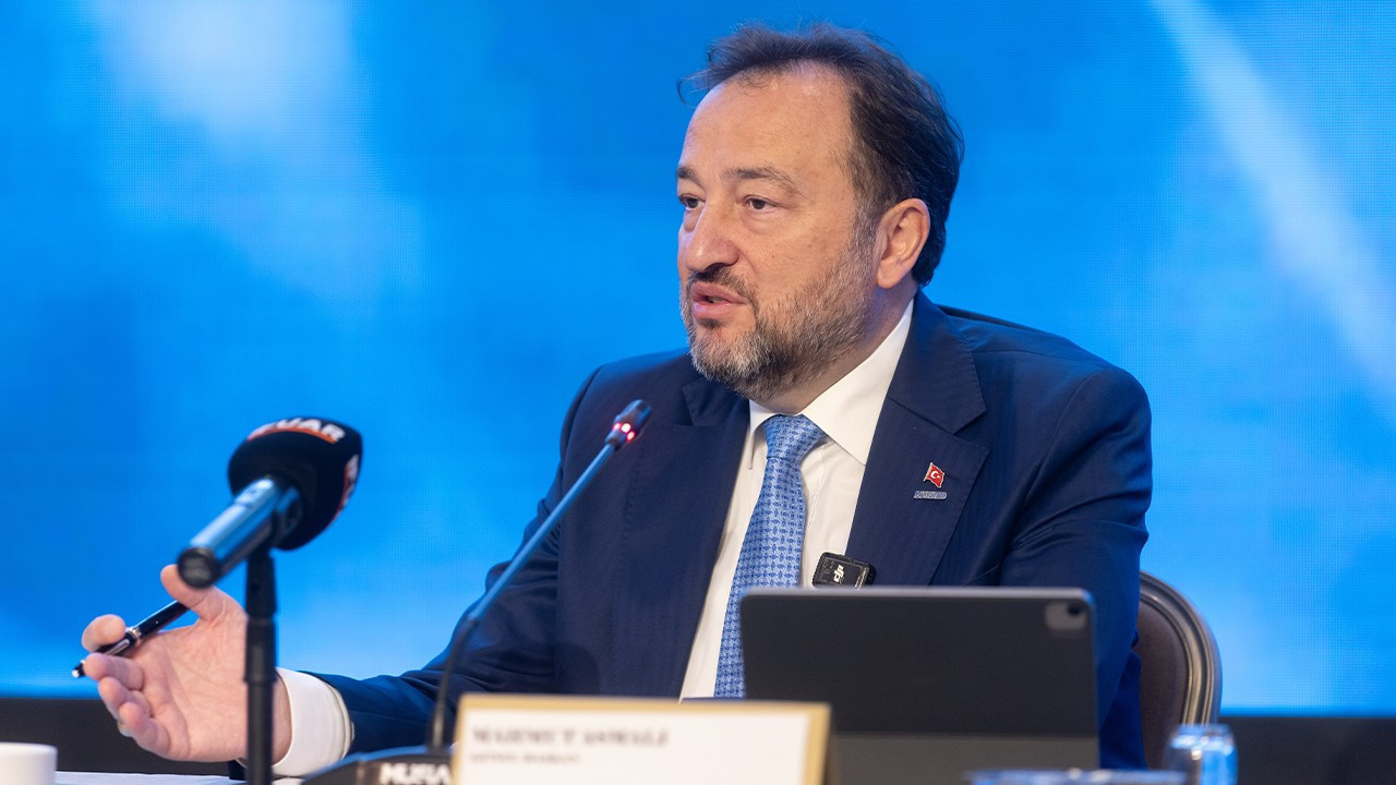 “Yılsonunda sembolik bir faiz indirimi bekliyoruz”