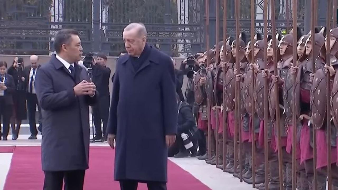 Cumhurbaşkanı Erdoğan Kırgızistan'da resmi törenle karşılandı