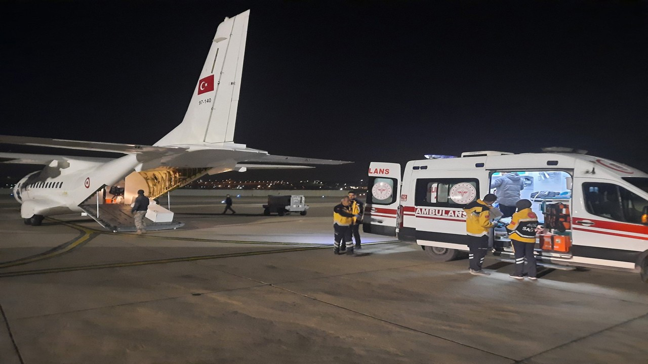 Ambulans uçak 3 aylık bebek ve 5 yaşındaki çocuk için havalandı