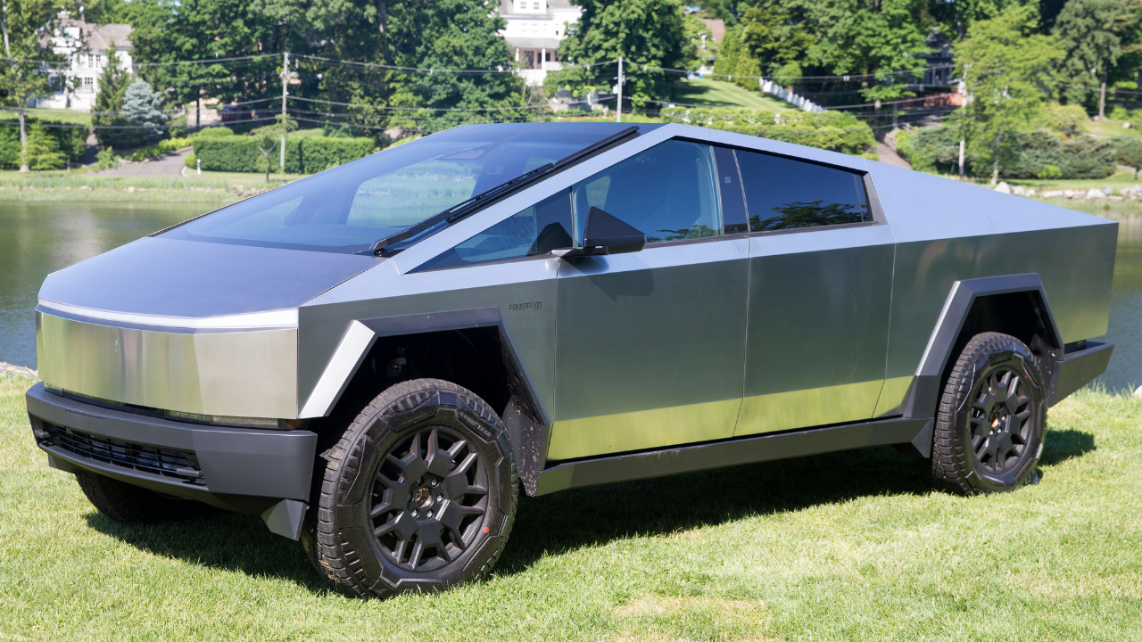 Tesla, Cybertruck'ları altıncı kez geri çağırdı: Çarpışma riski var