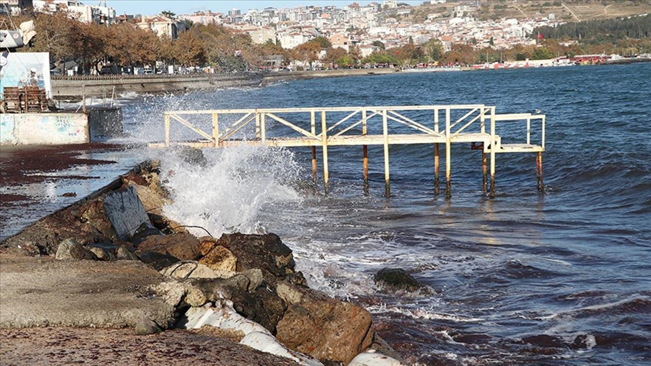 Tekirdağ’da şiddetli poyraz deniz ulaşımını engelledi