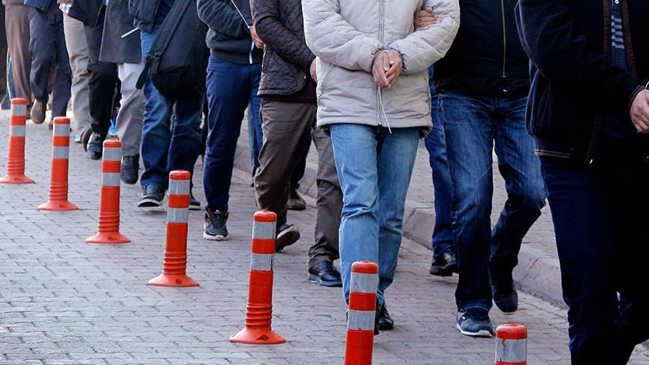 Bakan Yerlikaya duyurdu: 32 göçmen kaçakçısı ve 572 düzensiz göçmen yakalandı