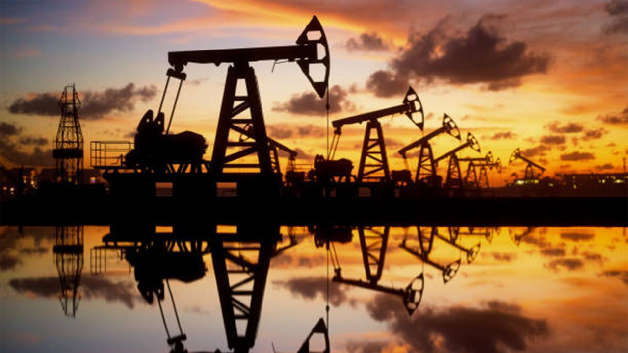 Petrolde dolar yükselişi etkili oldu