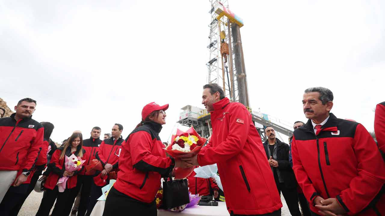 Gabar Dağı’nda Aybüke Yalçın Petrol Üretim Sahasında öğretmenler günü kutlandı