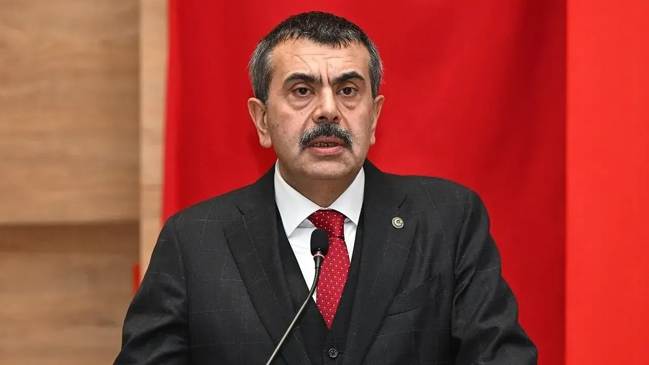 Bakan Tekin açıkladı: Okul kıyafetleriyle ilgili yeni düzenleme geliyor Bakan Tekin açıkladı: Okul kıyafetleriyle ilgili yeni düzenleme geliyor