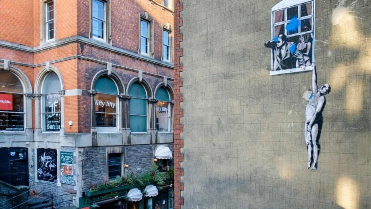 Sahibinden Banksy eseriyle satılık bina açık artırmaya çıkıyor