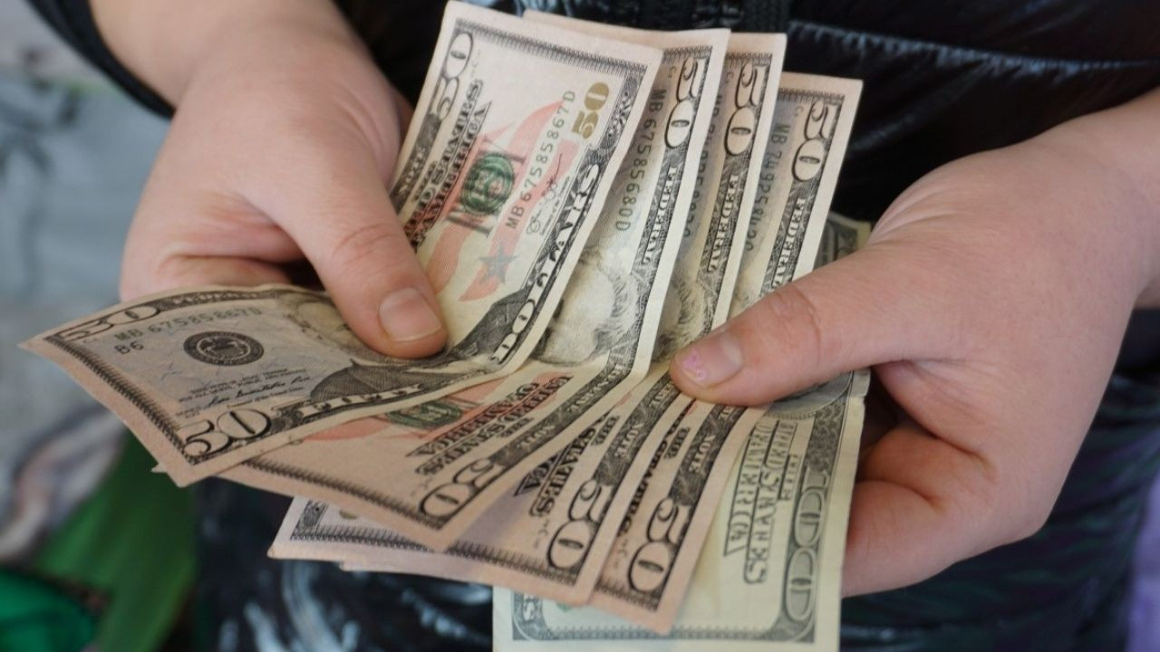 Sahte para krizini fırsata çevirdiler! Döviz bürolarının dolar bozmak için komisyon aldığı iddia ediliyor