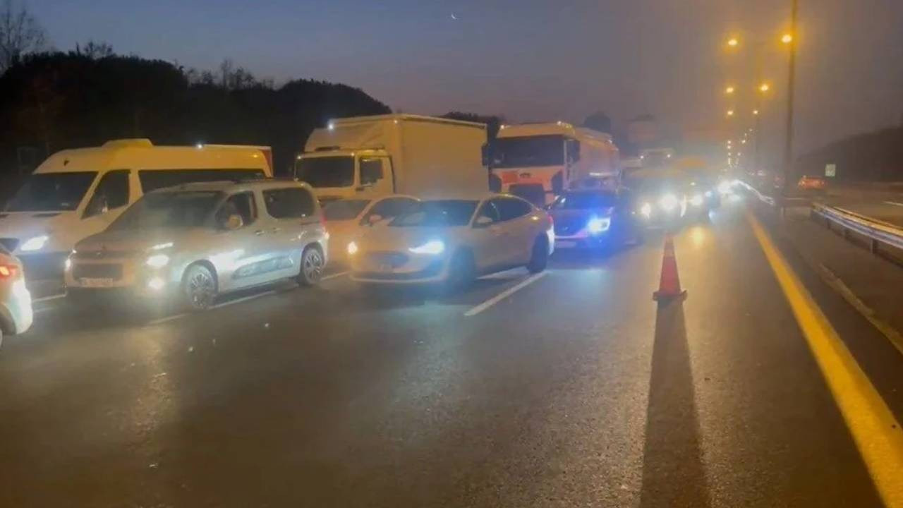TEM'de yakıt tankeri kaza yaptı: Otoyolun Edirne istikameti kapandı
