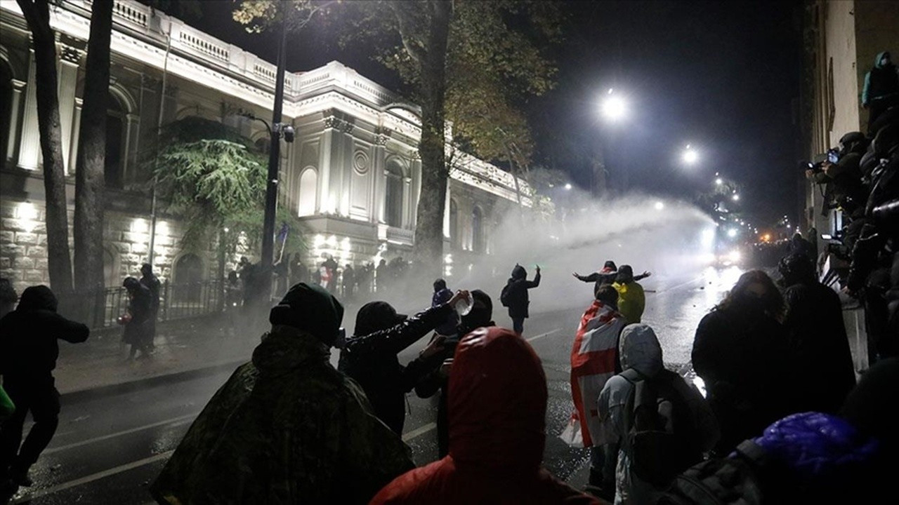 Gürcistan'daki protesto gösterilerine polis müdahale etti