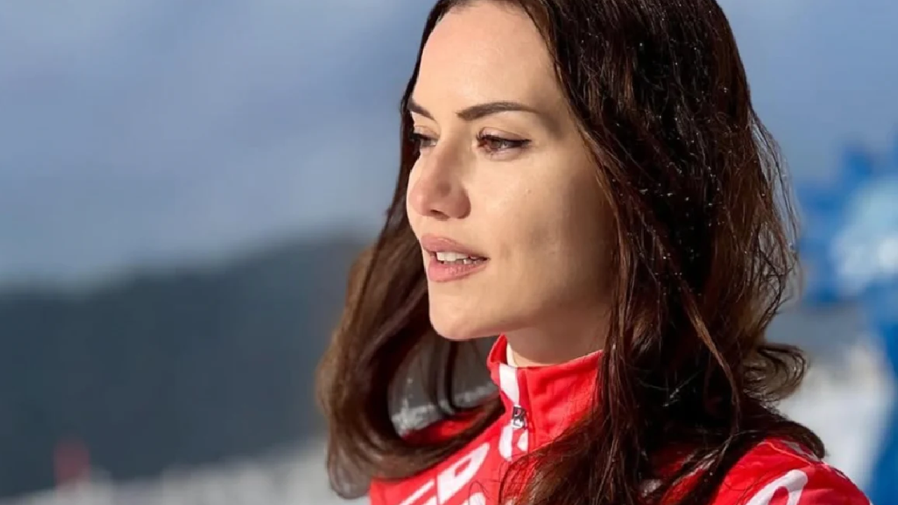 Ünlü oyuncu Fahriye Evcen kaza geçirdi
