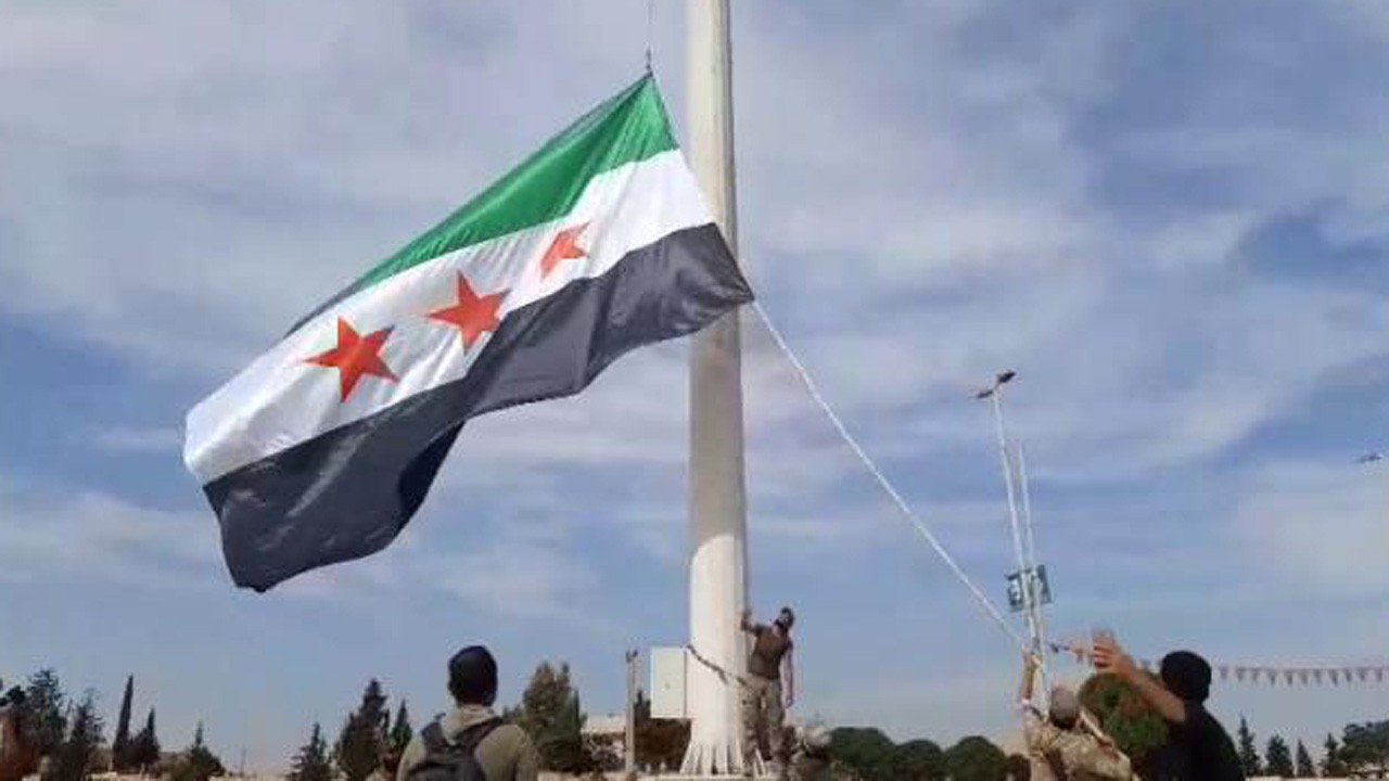 Suriye bayrağı değişti: Yeni bayrak neyi ifade ediyor?