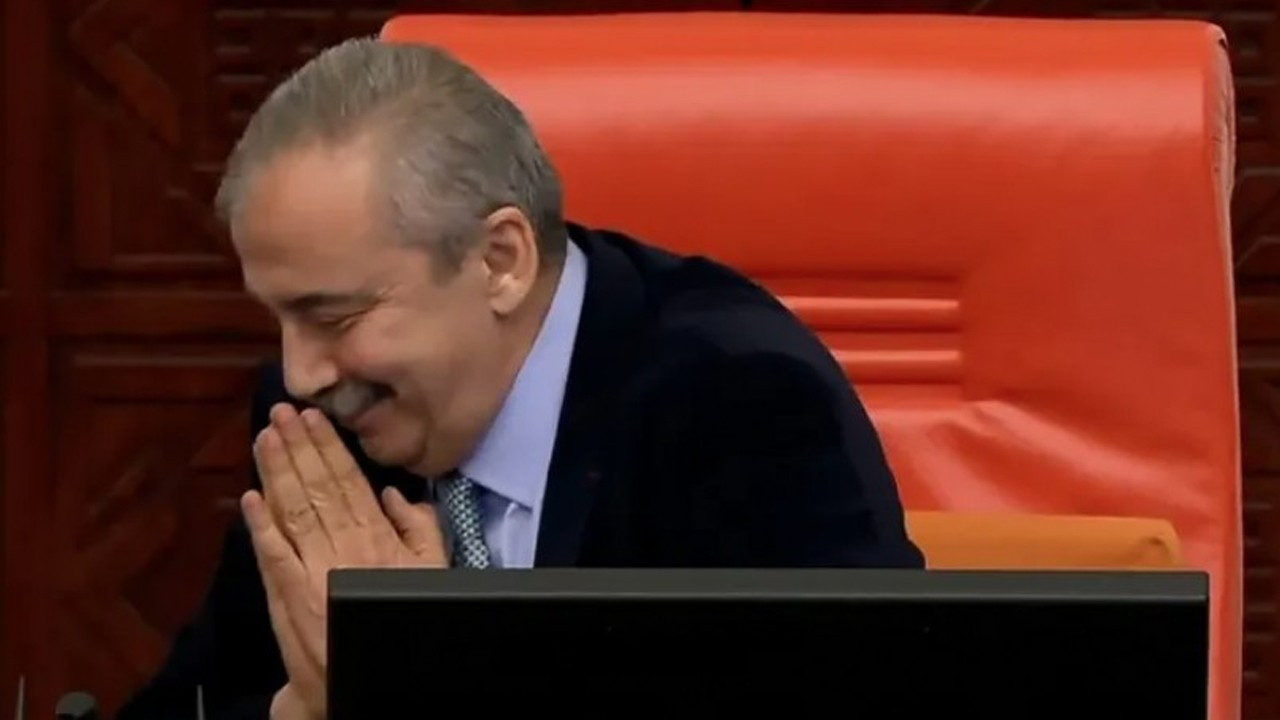 Sırrı Süreyya Önder'den "bilinmeyen dil" göndermesi