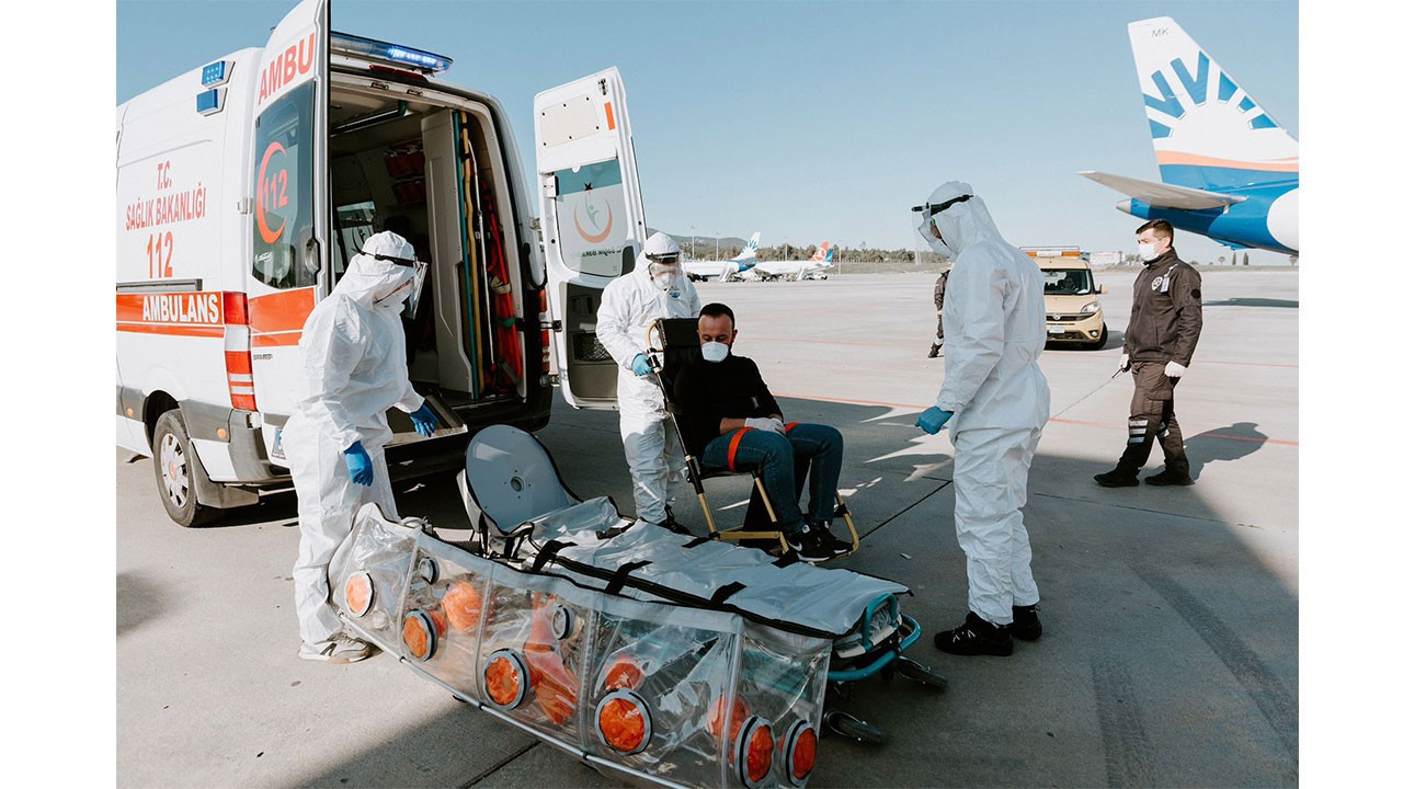 İzmir Adnan Menderes Havalimanı'nda Halk Sağlığı Acil Durum Planı (HSADP) Tatbikatı gerçekleştirildi