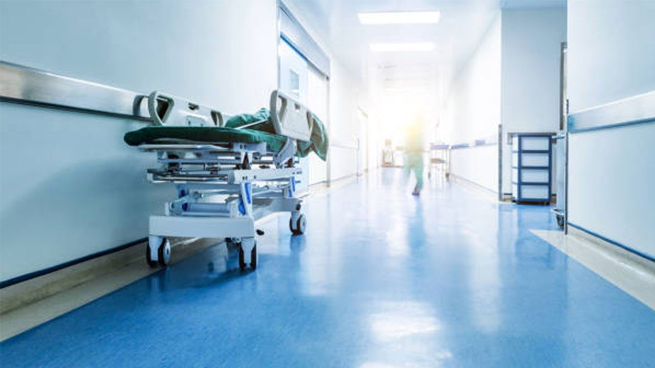 İsrail'in vurduğu Kemal Advan Hastanesi yoğun bakım servisinde yangın!