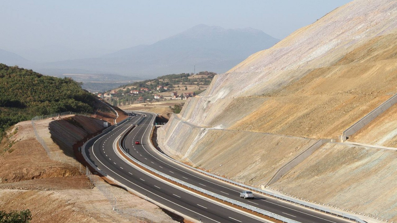 Yurt dışı müteahhitlikte yol ile konut yarışıyor