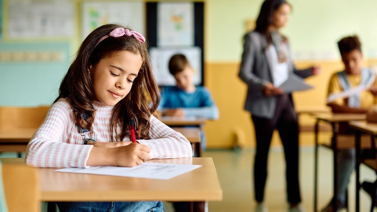 İstanbul Valiliği'nden okullar için 'ilk gün' düzenlemesi! Ders saatleri değişti