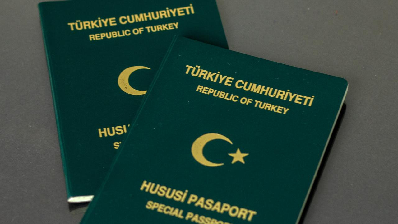 AB'den yeşil pasaportlulara 'ön vize' şartı: Türk vatandaşları etkilenecek mi? Açıklama geldi!