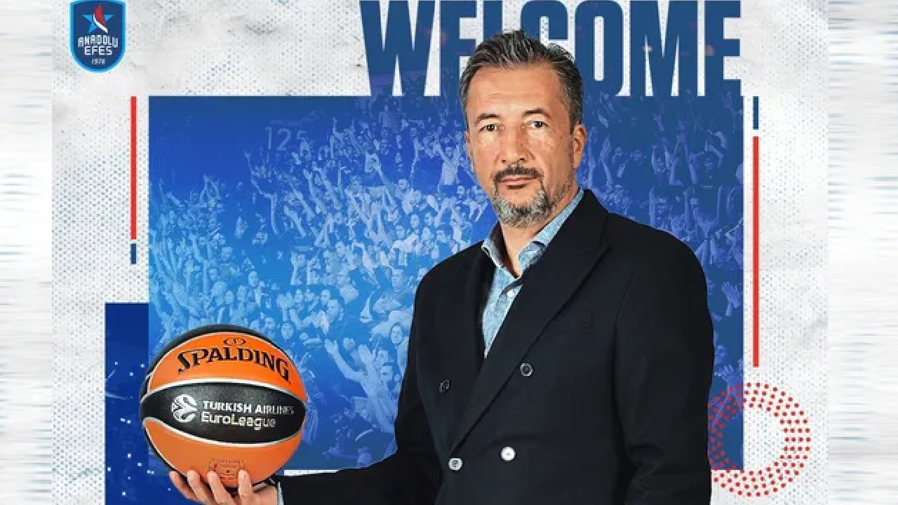 Anadolu Efes'in yeni başantrenörü Luca Banchi oldu