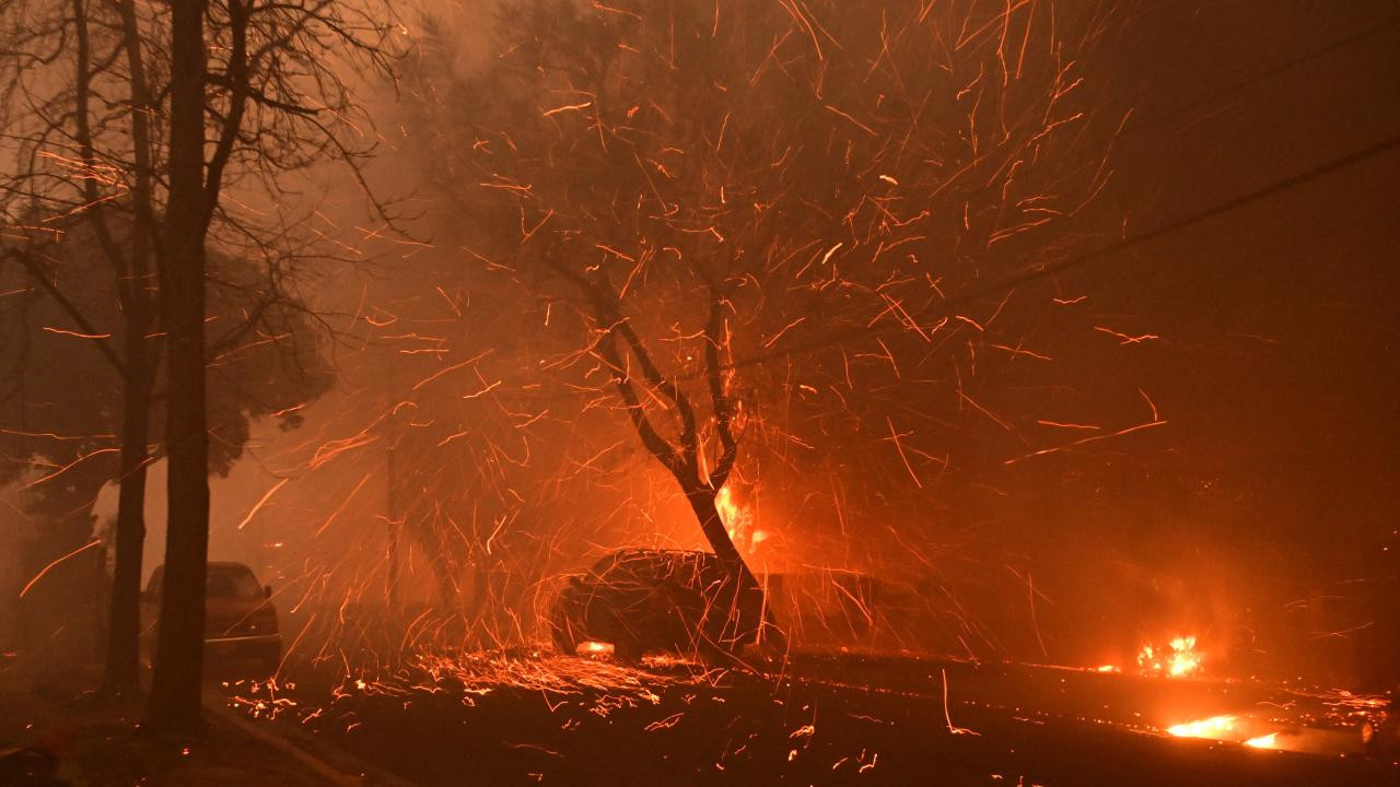 Los Angeles'taki yangından etkilenen bazı bölgelerde gece sokağa çıkma yasağı