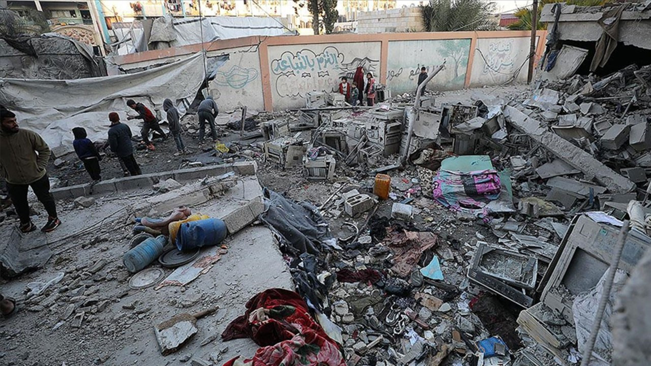 İsrail Gazze'de sivillerin sığındığı okulu ve evleri vurdu! Ölü ve yaralılar var