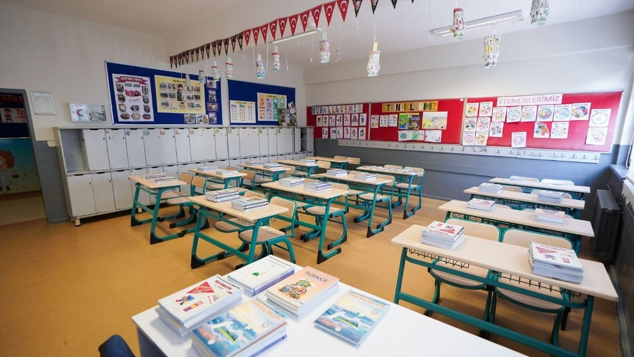 MEB'ten özel okul kararı! Ders kitabı ücreti ödenmeyecek, uymayana ceza geliyor