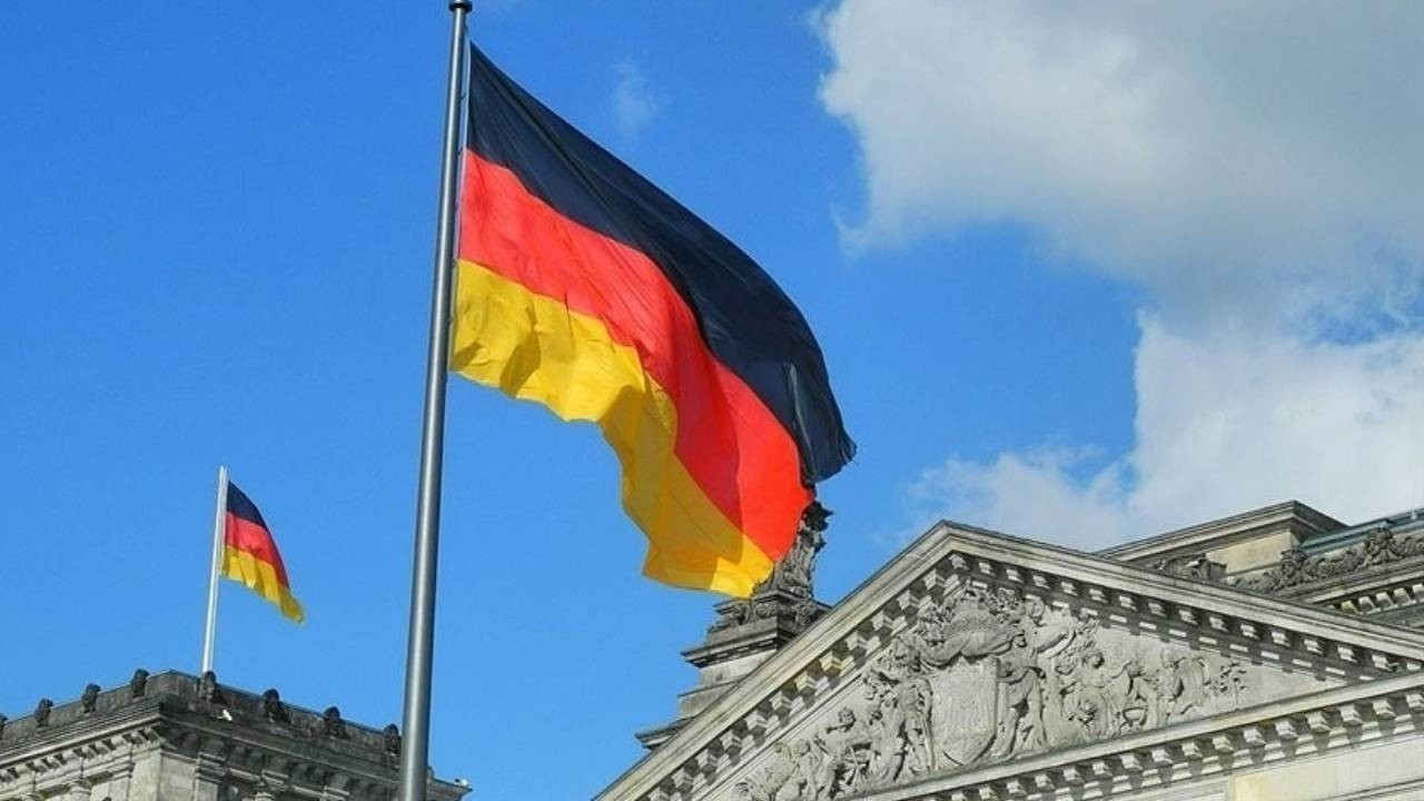 Almanya'da yatırımcı güveni aralıkta iyileşti