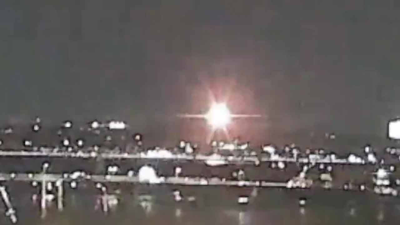 ABD'de yolcu uçağı ile helikopter havada çarpıştı: Kaza mı, sabotaj mı? (Video)