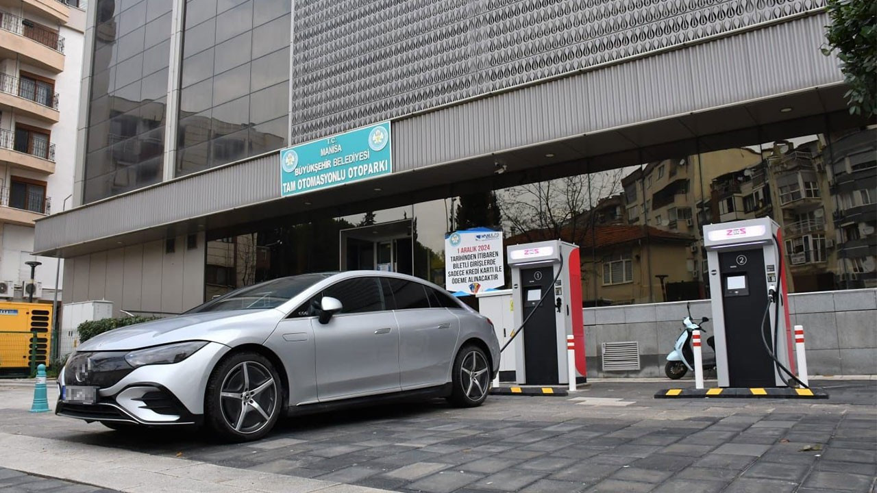 Manisa Büyükşehir Belediyesi ilk elektrikli araç şarj istasyonunu kurdu