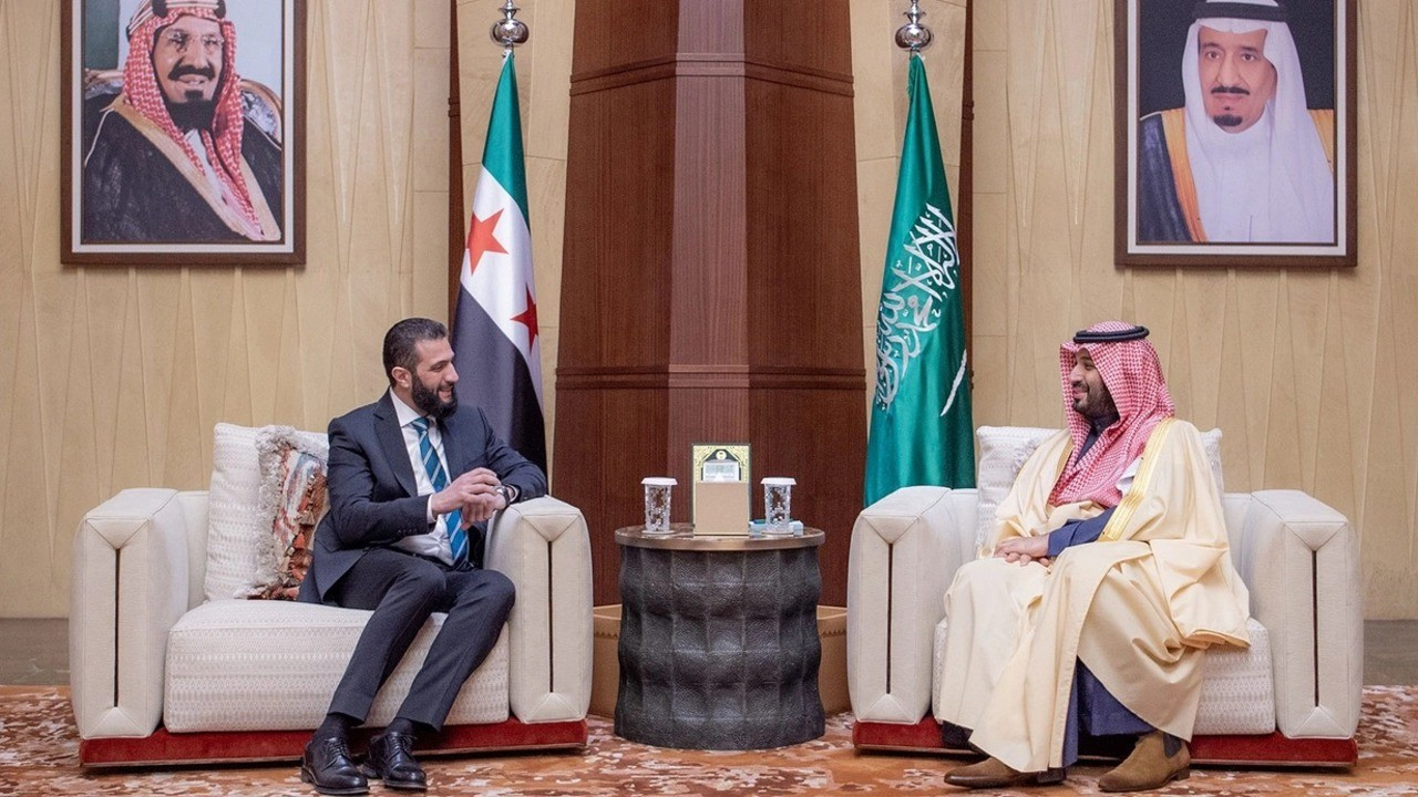 Ahmed Şara'nın ilk yurt dışı ziyareti: Suriye lideri Suudi Arabistan'da