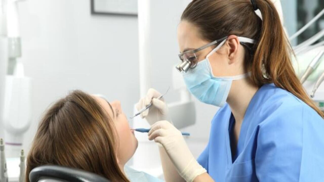 AYM'den karar: Diş hekimlerinin disiplin cezalarını düzenleyen madde iptal edildi