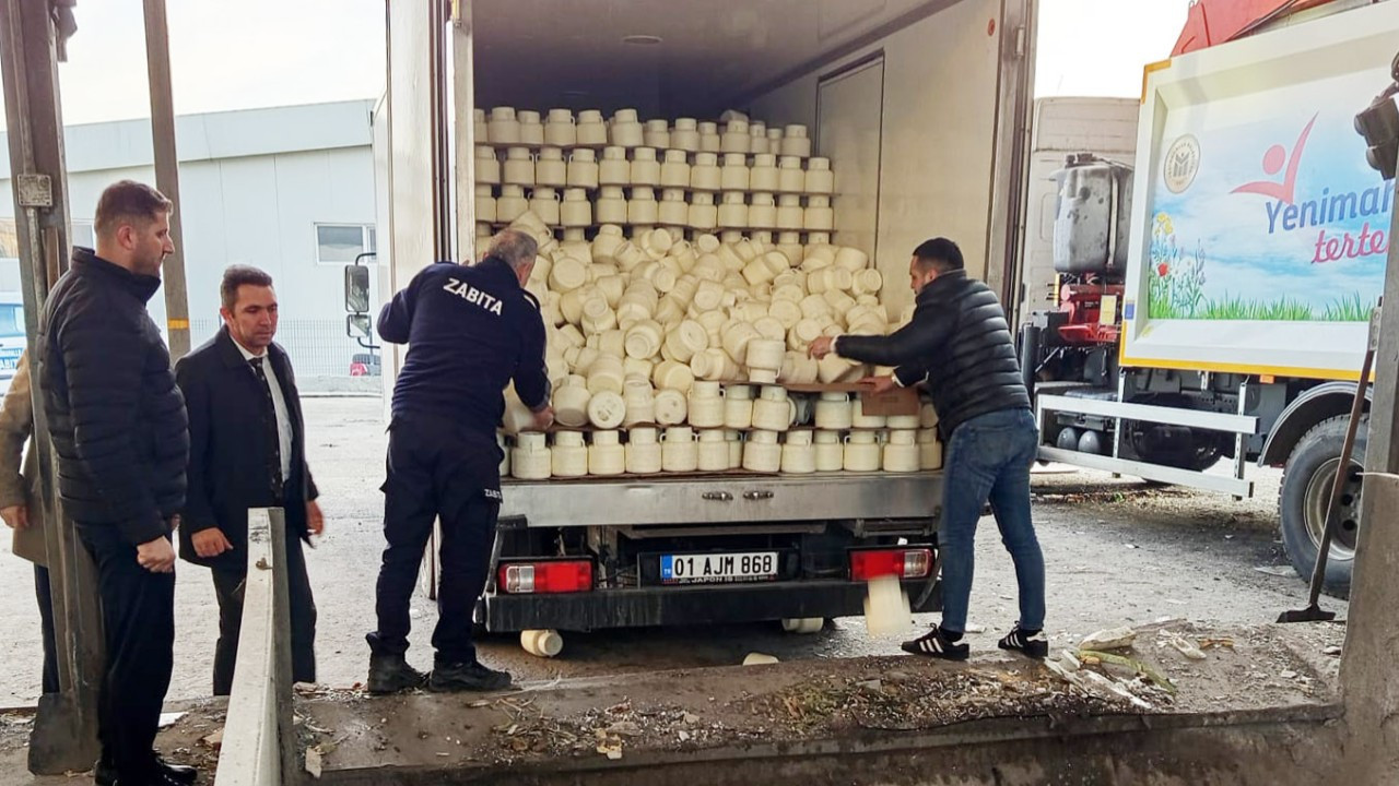 Vatandaşa satacaklardı! Ele geçirilen 9 ton bozuk peynir imha edildi